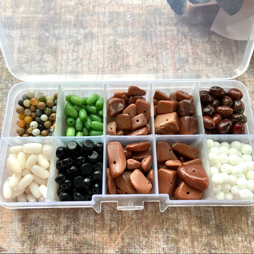 BEADS- Bead Box of Beads-NEW-Nat/Blk/Wht